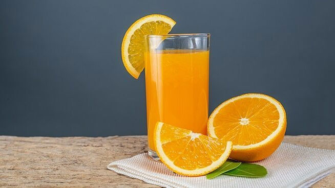 Nước cam chứa nhiều dinh dưỡng có lợi cho sức khỏe.