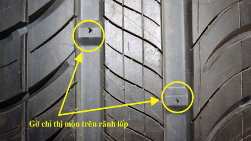 Kiểm tra độ sâu gai lốp thông qua thanh báo mòn lốp