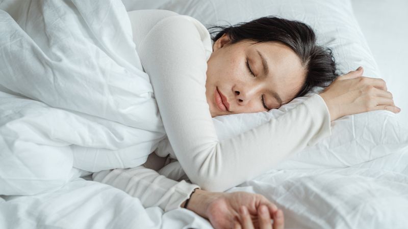 Mỗi người trưởng thành cần ngủ đủ giấc 7-9 giờ để duy trì sức khỏe tổng thể nói chung.