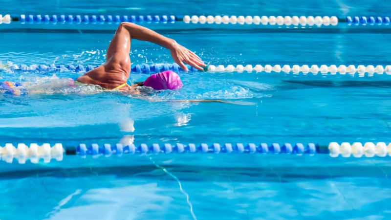 Bơi có thể giúp ngừa nhiều bệnh ung thư (Ảnh: Getty)