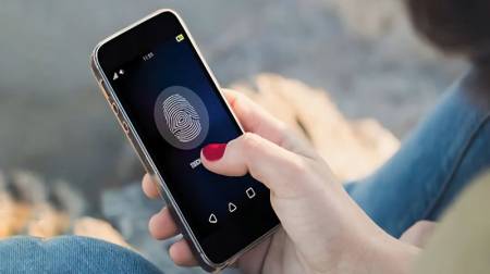 Tại sao không nên sử dụng vân tay, khuôn mặt mở điện thoại?