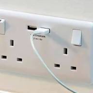 Nguy cơ tiềm ẩn từ ổ cắm điện USB nhiều người bỏ qua